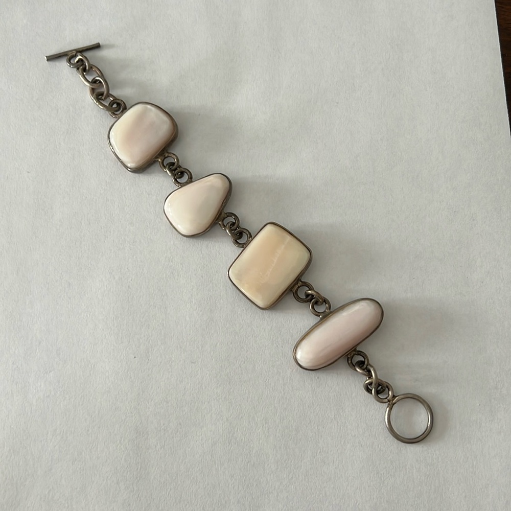 Mother of pearl bracelet .925 silver with a toggle clasp
